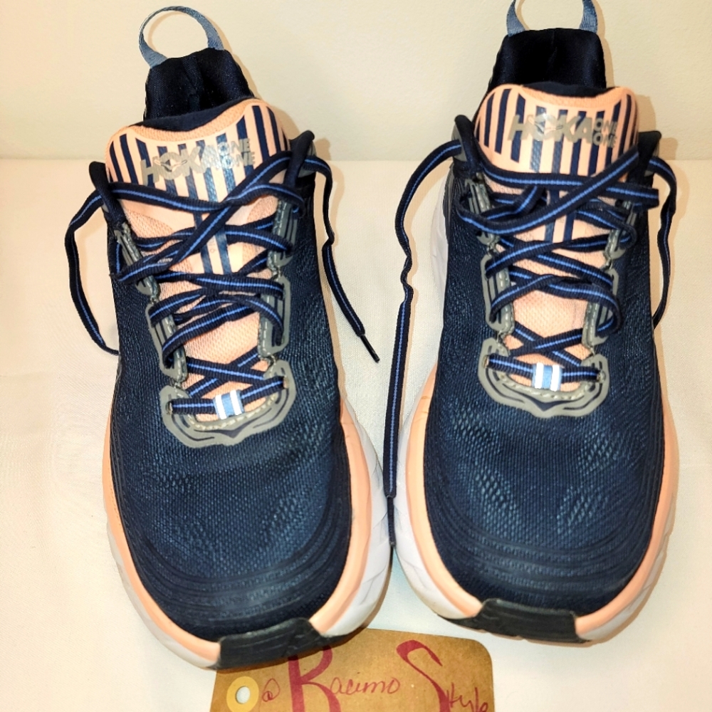 Bondi 6, size 9, running shoes